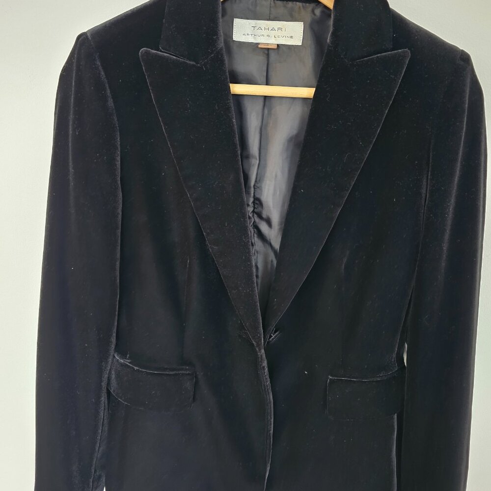 Tahari black velvet blazer